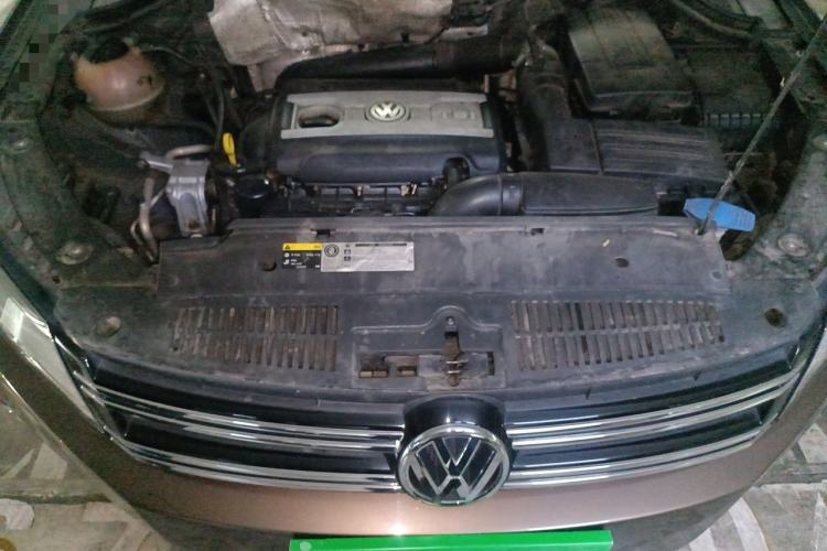 Used Volkswagen Tiguan 2012 2.0 TSI Comfort Edition Engine Bay