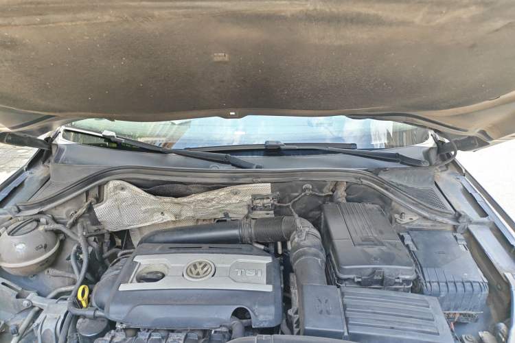 Used Volkswagen Tiguan 2012 2.0 TSI Comfort Edition Engine Bay