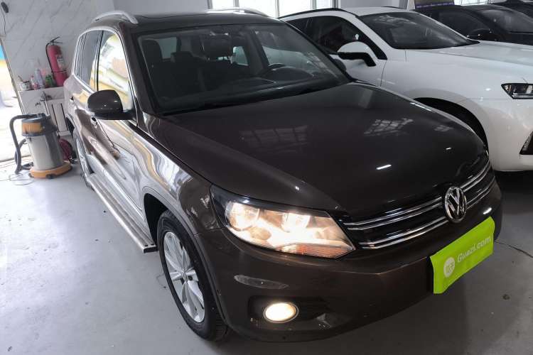 Used Volkswagen Tiguan 2012 2.0 TSI Comfort Edition Front Right 45 Deg