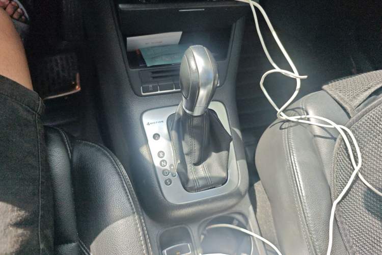 Used Volkswagen Tiguan 2012 2.0 TSI Comfort Edition Gear Lever
