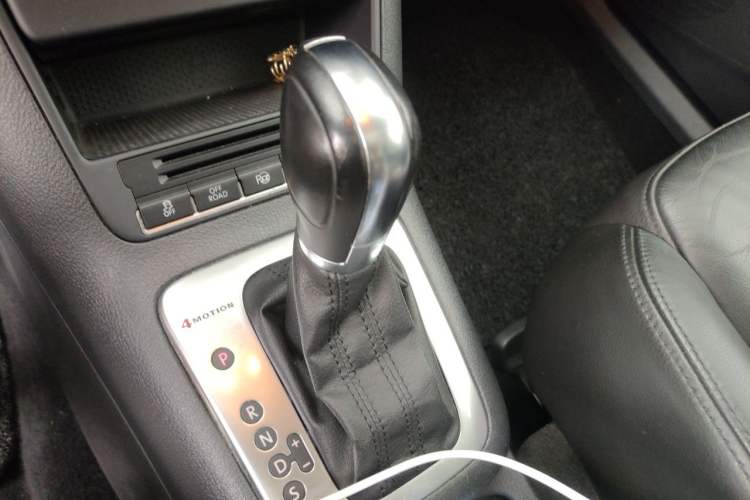 Used Volkswagen Tiguan 2012 2.0 TSI Comfort Edition Gear Lever