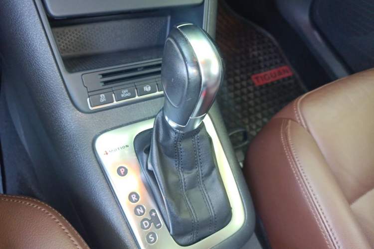 Used Volkswagen Tiguan 2012 2.0 TSI Comfort Edition Gear Lever