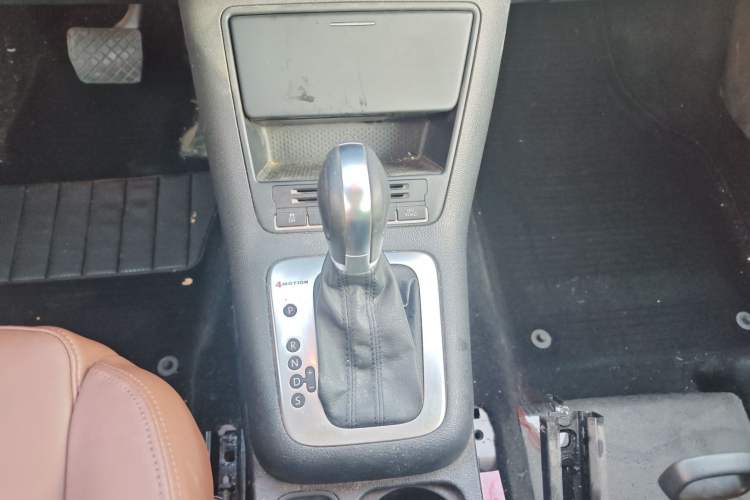 Used Volkswagen Tiguan 2012 2.0 TSI Comfort Edition Gear Lever