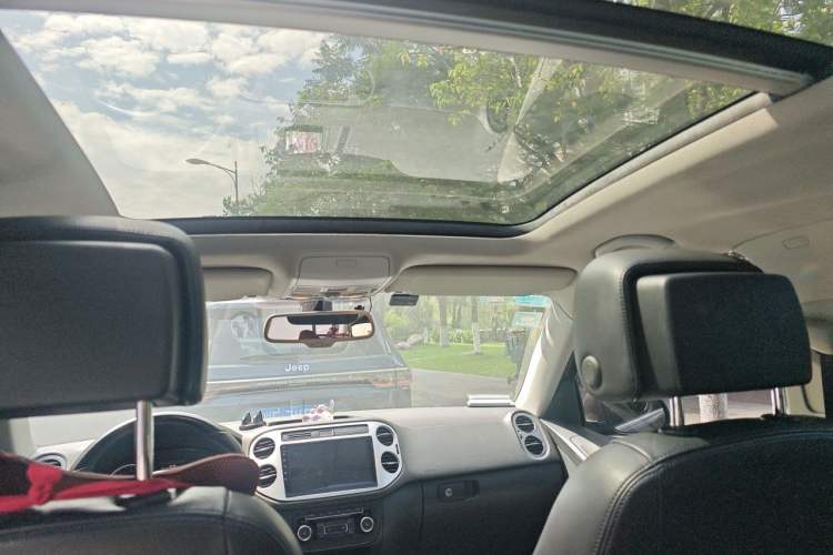 Used Volkswagen Tiguan 2012 2.0 TSI Comfort Edition Headliner