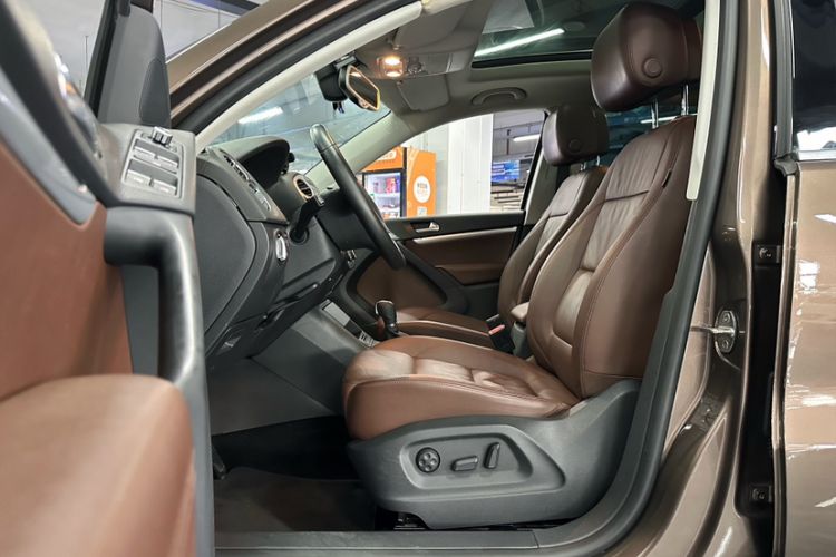 Used Volkswagen Tiguan 2012 2.0 TSI Comfort Edition Interior 1