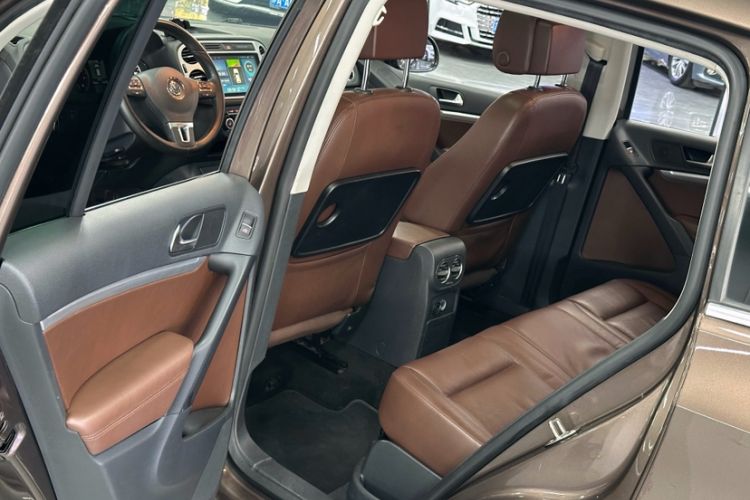 Used Volkswagen Tiguan 2012 2.0 TSI Comfort Edition Interior 14