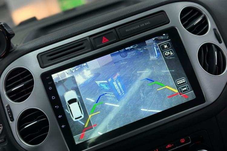 Used Volkswagen Tiguan 2012 2.0 TSI Comfort Edition Interior 2