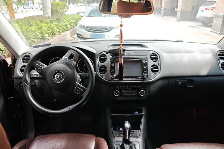 Used Volkswagen Tiguan 2012 2.0 TSI Comfort Edition Interior 2