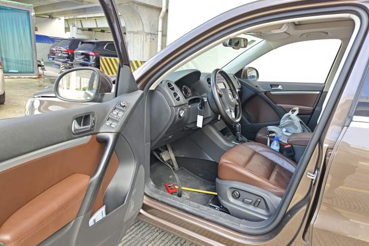 Used Volkswagen Tiguan 2012 2.0 TSI Comfort Edition Interior 3