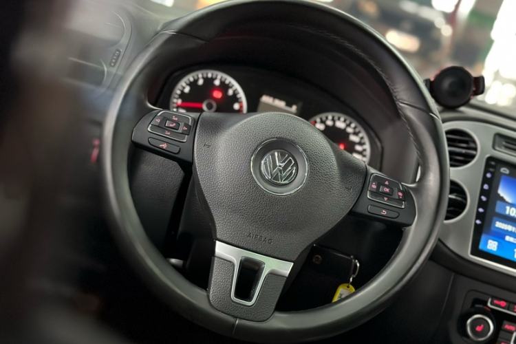 Used Volkswagen Tiguan 2012 2.0 TSI Comfort Edition Interior 3