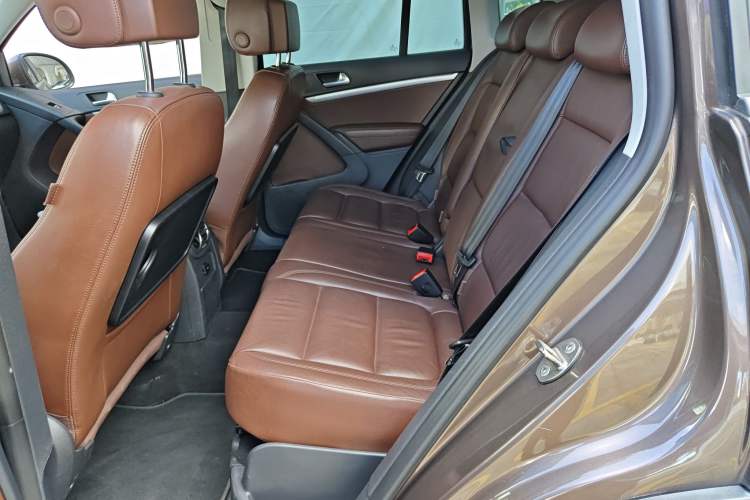 Used Volkswagen Tiguan 2012 2.0 TSI Comfort Edition Interior 4