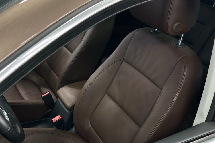 Used Volkswagen Tiguan 2012 2.0 TSI Comfort Edition Interior 4