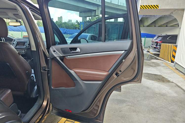 Used Volkswagen Tiguan 2012 2.0 TSI Comfort Edition Interior 6
