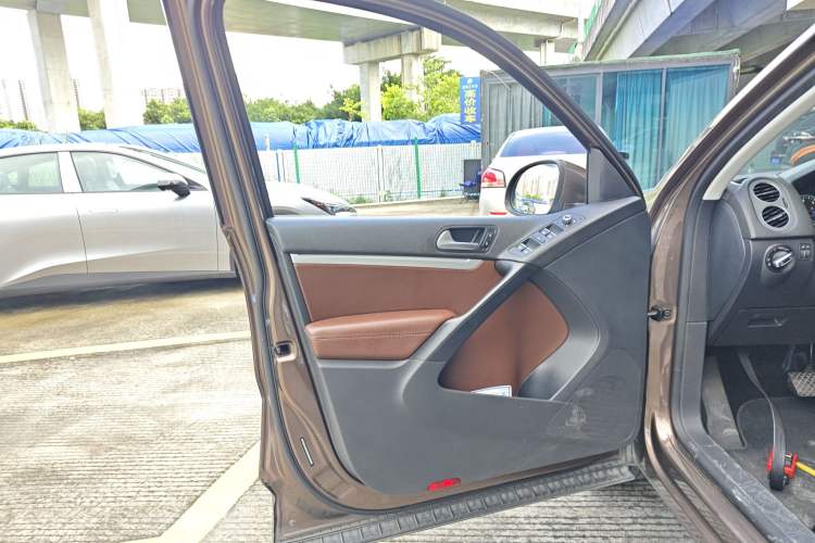 Used Volkswagen Tiguan 2012 2.0 TSI Comfort Edition Interior 7