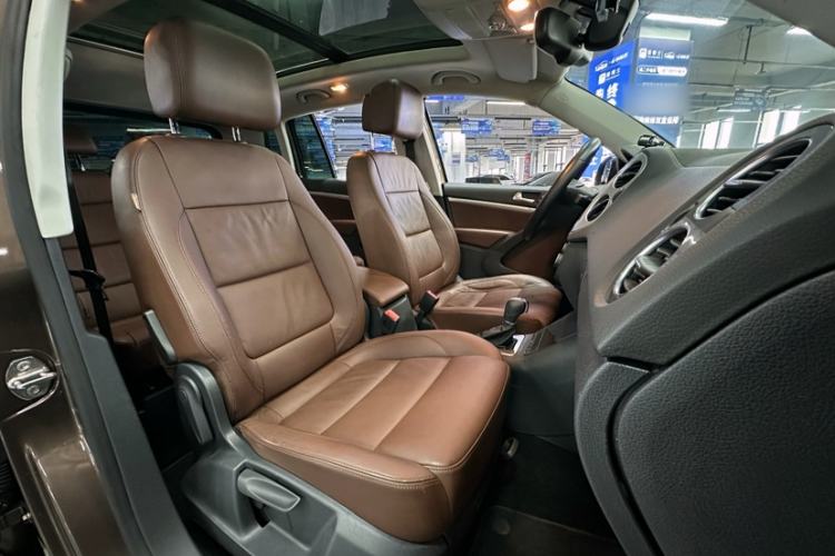 Used Volkswagen Tiguan 2012 2.0 TSI Comfort Edition Interior 7
