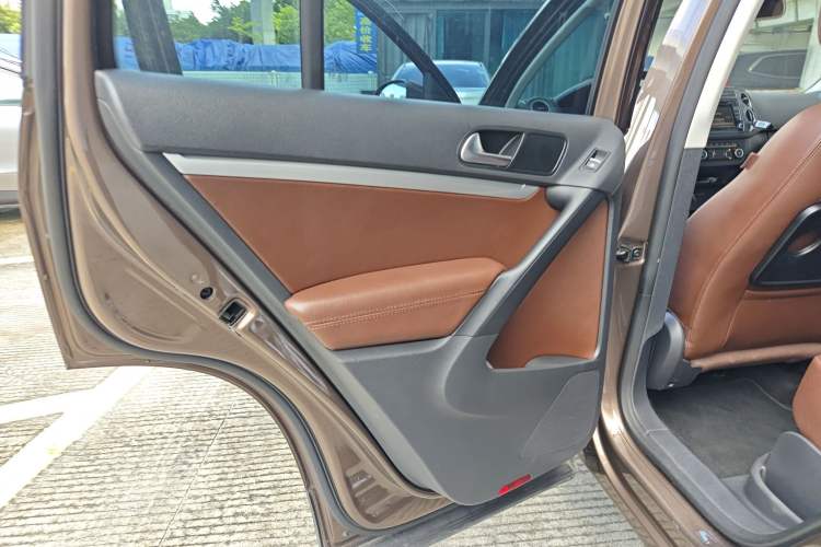 Used Volkswagen Tiguan 2012 2.0 TSI Comfort Edition Interior 8