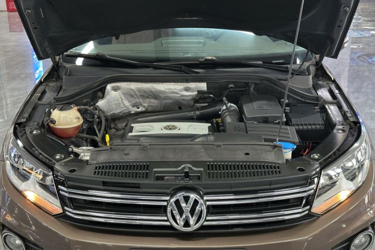 Used Volkswagen Tiguan 2012 2.0 TSI Comfort Edition Interior 9