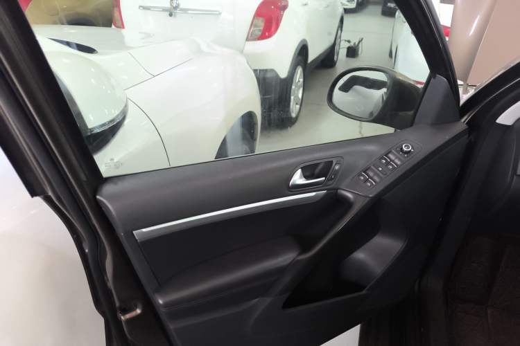 Used Volkswagen Tiguan 2012 2.0 TSI Comfort Edition Left Front Door Interior