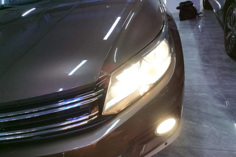 Used Volkswagen Tiguan 2012 2.0 TSI Comfort Edition Left Front Headlight