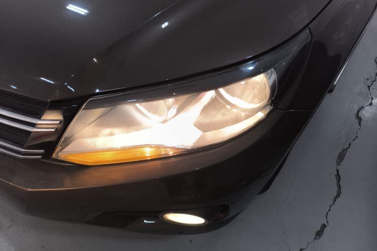 Used Volkswagen Tiguan 2012 2.0 TSI Comfort Edition Left Front Headlight