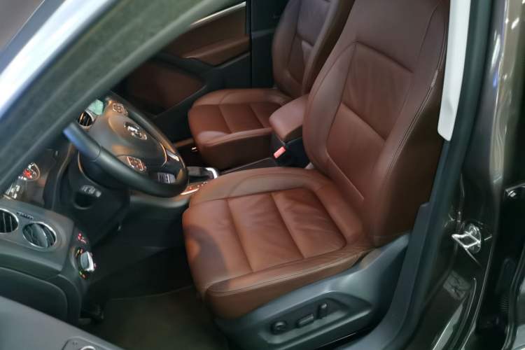 Used Volkswagen Tiguan 2012 2.0 TSI Comfort Edition Left Front Seat