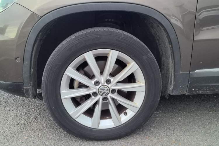 Used Volkswagen Tiguan 2012 2.0 TSI Comfort Edition Left Front Wheel Hub
