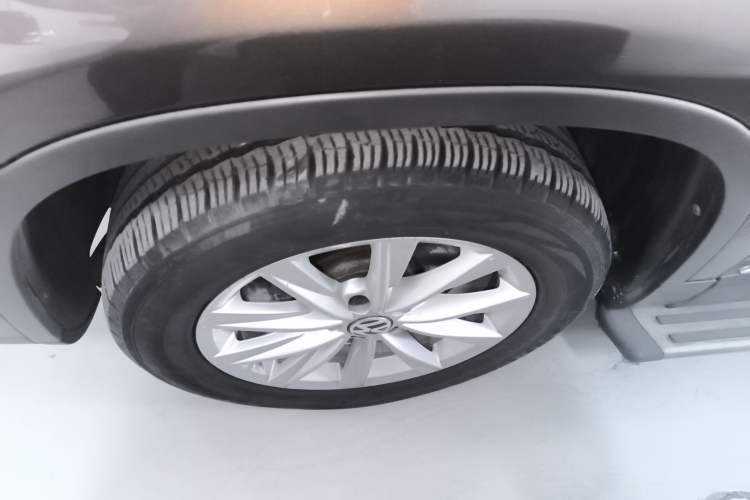 Used Volkswagen Tiguan 2012 2.0 TSI Comfort Edition Left Front Wheel Hub