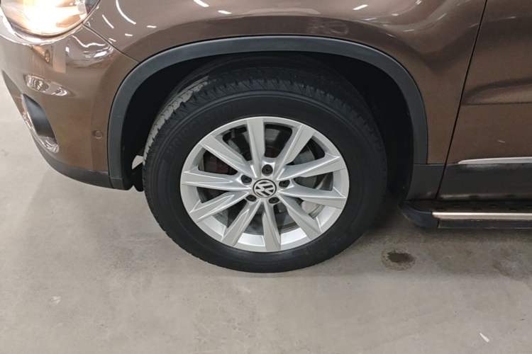 Used Volkswagen Tiguan 2012 2.0 TSI Comfort Edition Left Front Wheel Hub