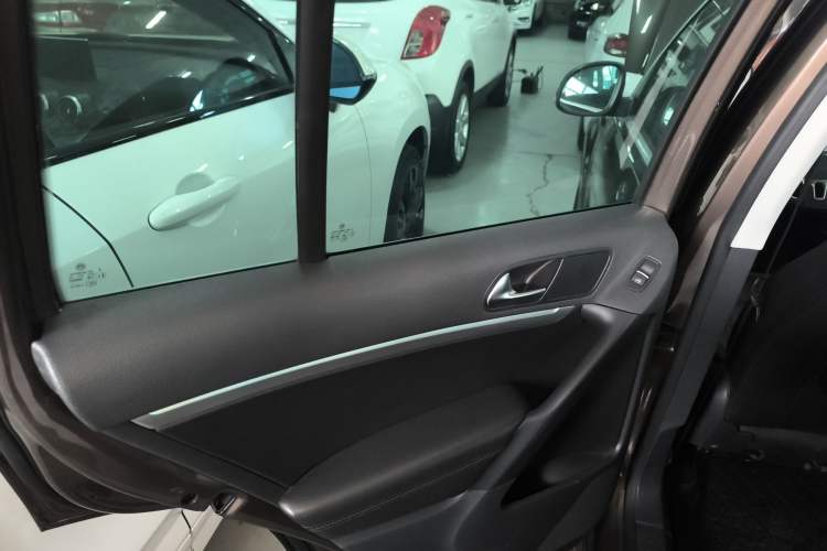 Used Volkswagen Tiguan 2012 2.0 TSI Comfort Edition Left Rear Door Interior