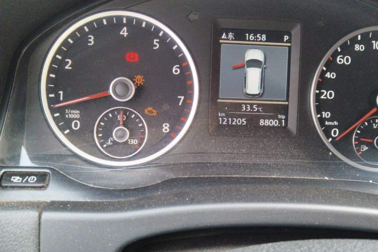 Used Volkswagen Tiguan 2012 2.0 TSI Comfort Edition Odometer Close Up