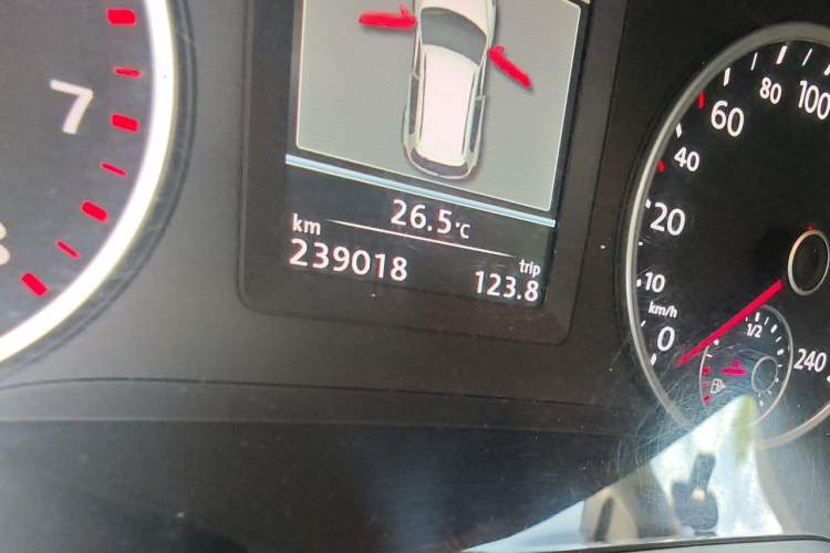 Used Volkswagen Tiguan 2012 2.0 TSI Comfort Edition Odometer Close Up