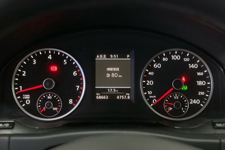 Used Volkswagen Tiguan 2012 2.0 TSI Comfort Edition Odometer Close Up