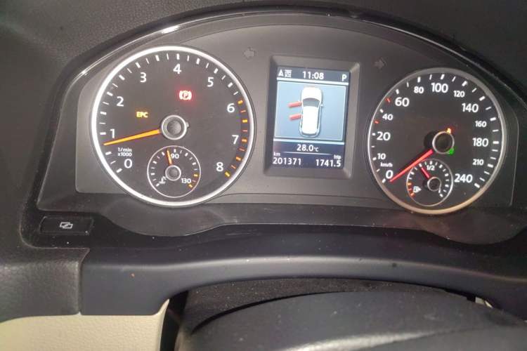 Used Volkswagen Tiguan 2012 2.0 TSI Comfort Edition Odometer Close Up