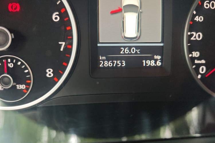 Used Volkswagen Tiguan 2012 2.0 TSI Comfort Edition Odometer Close Up