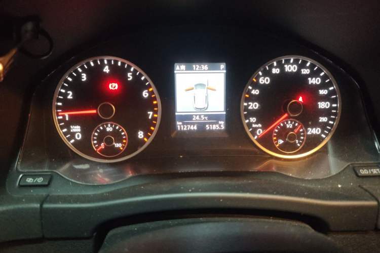 Used Volkswagen Tiguan 2012 2.0 TSI Comfort Edition Odometer Close Up