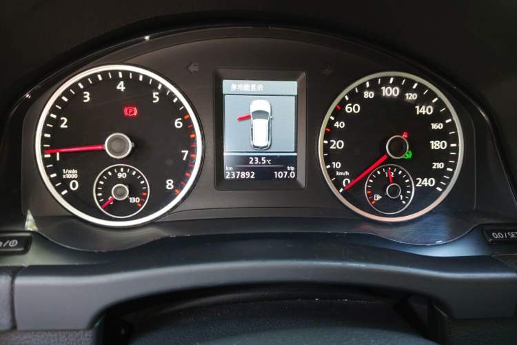 Used Volkswagen Tiguan 2012 2.0 TSI Comfort Edition Odometer Close Up