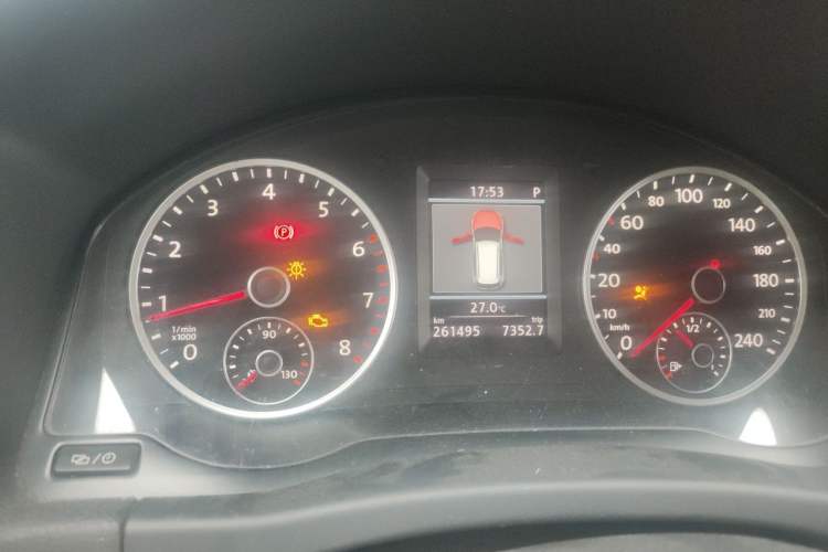 Used Volkswagen Tiguan 2012 2.0 TSI Comfort Edition Odometer Close Up