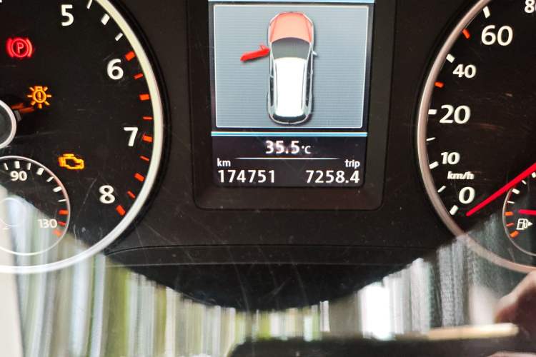 Used Volkswagen Tiguan 2012 2.0 TSI Comfort Edition Odometer Close Up