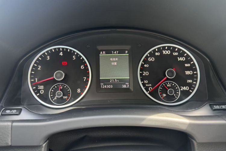 Used Volkswagen Tiguan 2012 2.0 TSI Comfort Edition Odometer Close Up
