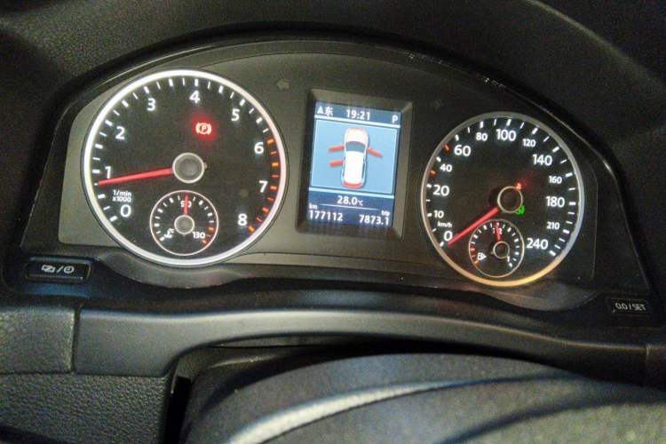 Used Volkswagen Tiguan 2012 2.0 TSI Comfort Edition Odometer Close Up
