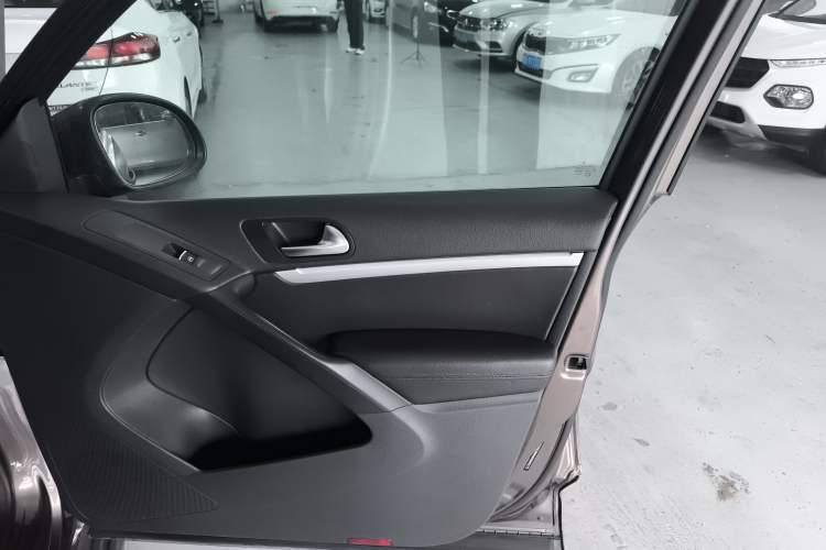 Used Volkswagen Tiguan 2012 2.0 TSI Comfort Edition Right Front Door Interior
