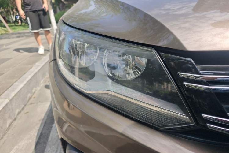 Used Volkswagen Tiguan 2012 2.0 TSI Comfort Edition Right Front Headlight