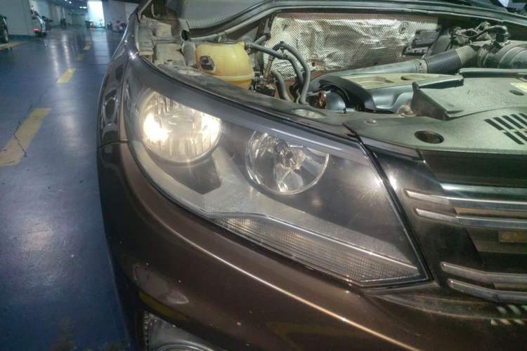 Used Volkswagen Tiguan 2012 2.0 TSI Comfort Edition Right Front Headlight