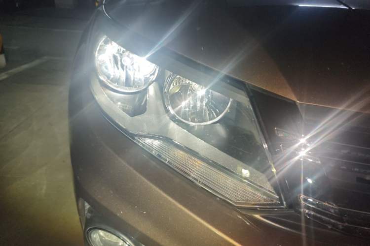 Used Volkswagen Tiguan 2012 2.0 TSI Comfort Edition Right Front Headlight