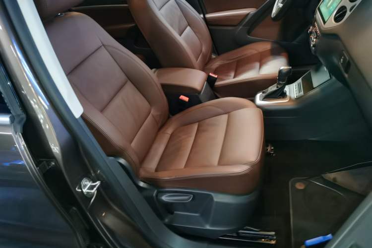 Used Volkswagen Tiguan 2012 2.0 TSI Comfort Edition Right Front Seat