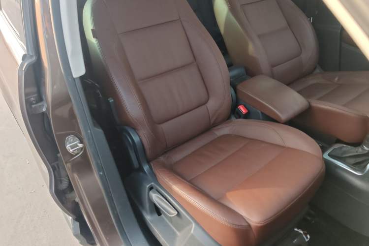Used Volkswagen Tiguan 2012 2.0 TSI Comfort Edition Right Front Seat