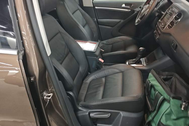 Used Volkswagen Tiguan 2012 2.0 TSI Comfort Edition Right Front Seat