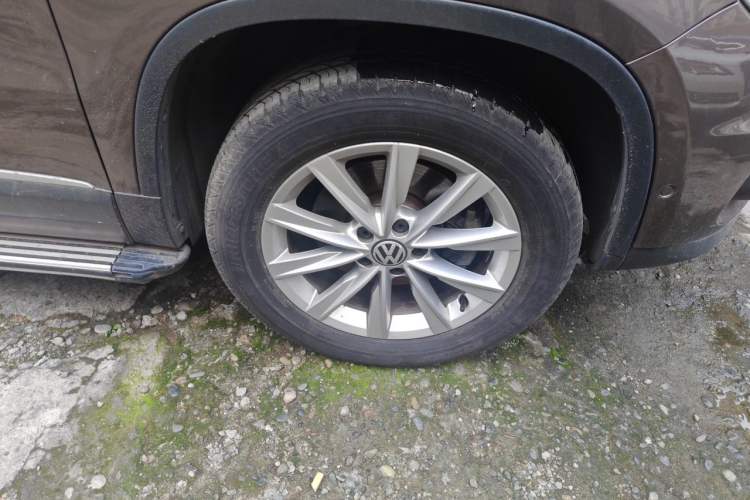 Used Volkswagen Tiguan 2012 2.0 TSI Comfort Edition Right Front Wheel Hub