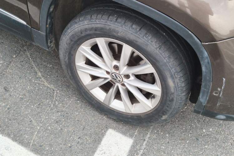 Used Volkswagen Tiguan 2012 2.0 TSI Comfort Edition Right Front Wheel Hub