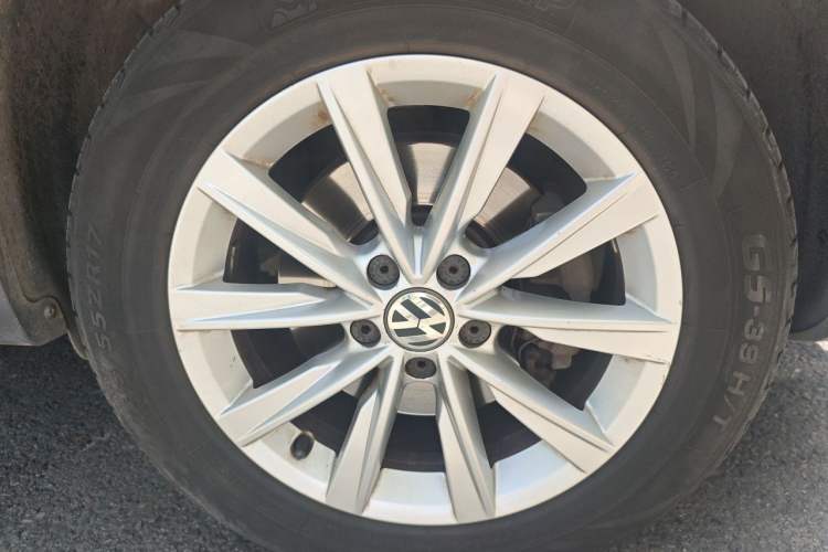 Used Volkswagen Tiguan 2012 2.0 TSI Comfort Edition Right Front Wheel Hub